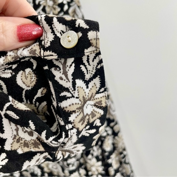 J Jill Rayon Black Cream Floral Blouse 3/4 Sleeve Button Up Shark Bite Hem - Picture 3 of 11